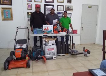 Liga Municipal Dominicana entrega equipos y materiales alcaldía de Montecristi