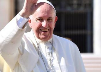 El papa acepta renuncia de arzobispo de Washington acusado de encubrir abusos