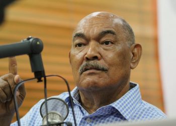 Alburquerque: son ilegales las resoluciones sobre precios de combustibles