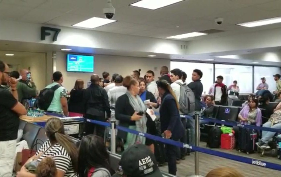 Dominicanos abordan avión había sido desviado