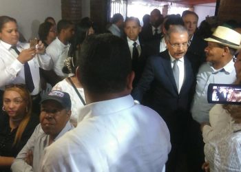Presidente Danilo Medina y varios funcionarios asisten a funeral de dirigente peledeísta de Dajabón