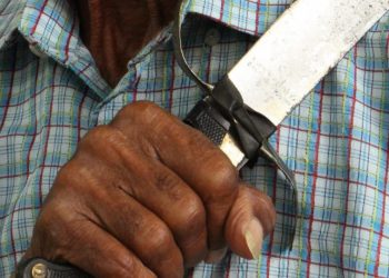 Hombre mata a machetazos a otro en Montecristi
