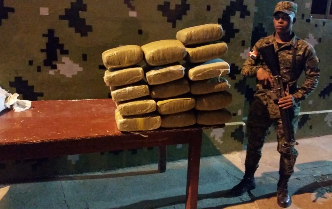 EJÉRCITO OCUPA DROGAS EN DAJABON