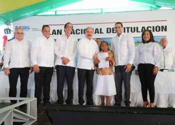 Día histórico para el Noroeste: familias de Dajabón, Monte Cristi y Valverde reciben 3,045 títulos de parcelas y solares