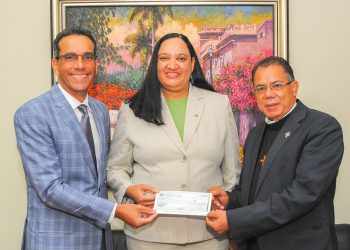 En cumplimiento a compromiso Visita Sorpresa 227, Gobierno entrega a INDENOR donación para compra de camionetas