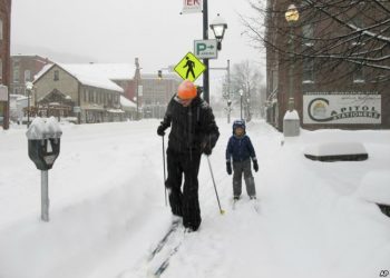 Frío helado y nieve abrazan noreste de EE.UU, causan estragos en viajes aéreos