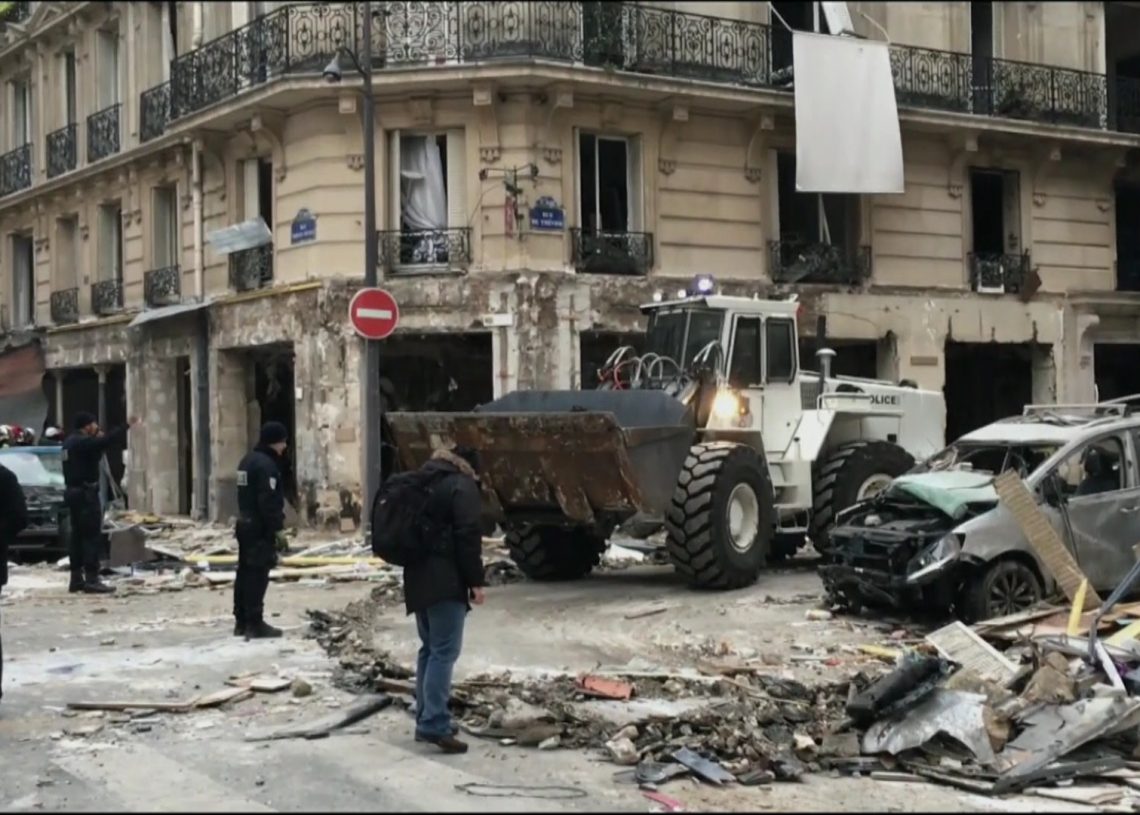 Hallado el cadáver de una mujer sepultada por la explosión en París