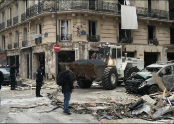 Hallado el cadáver de una mujer sepultada por la explosión en París
