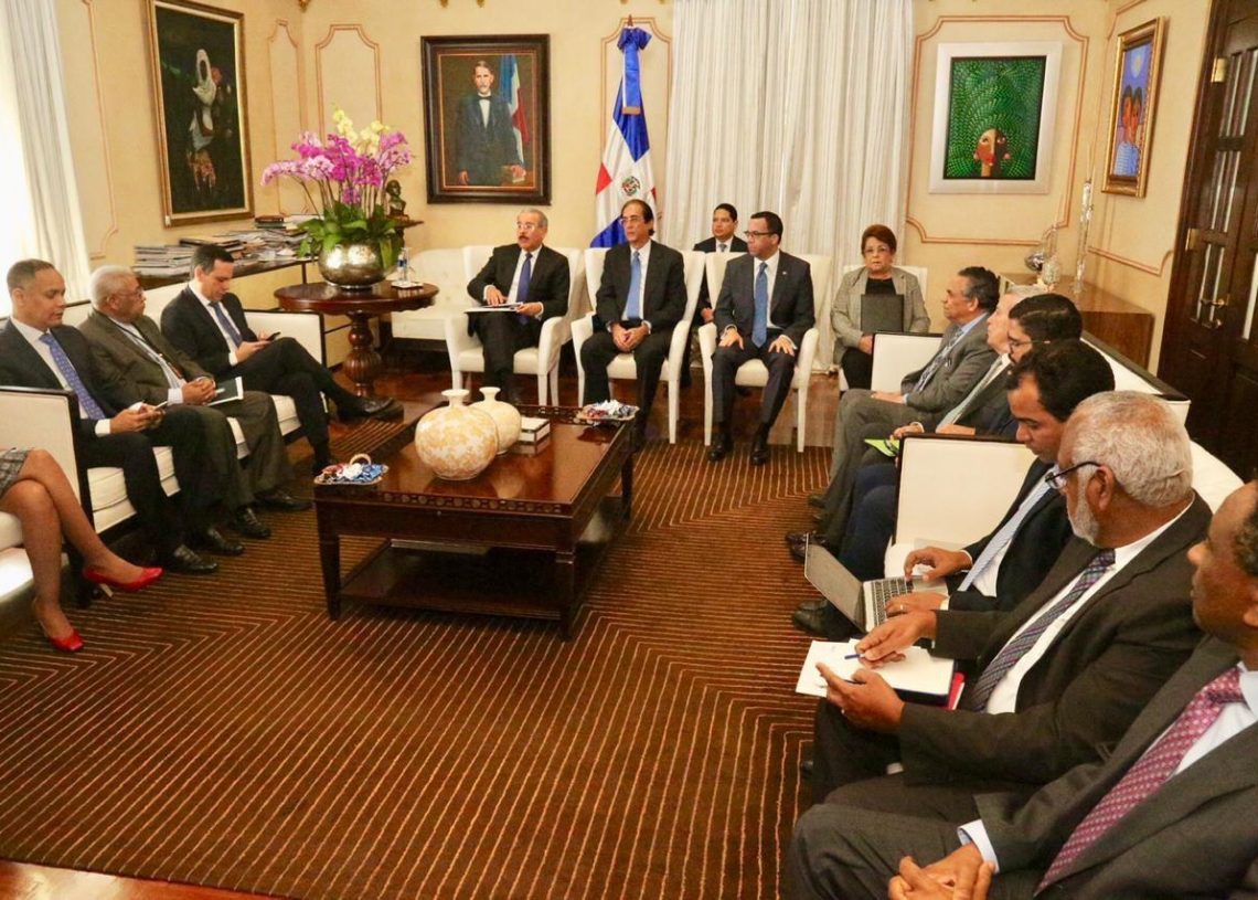 Presidente Danilo Medina  encabeza reunión seguimiento a República Digital