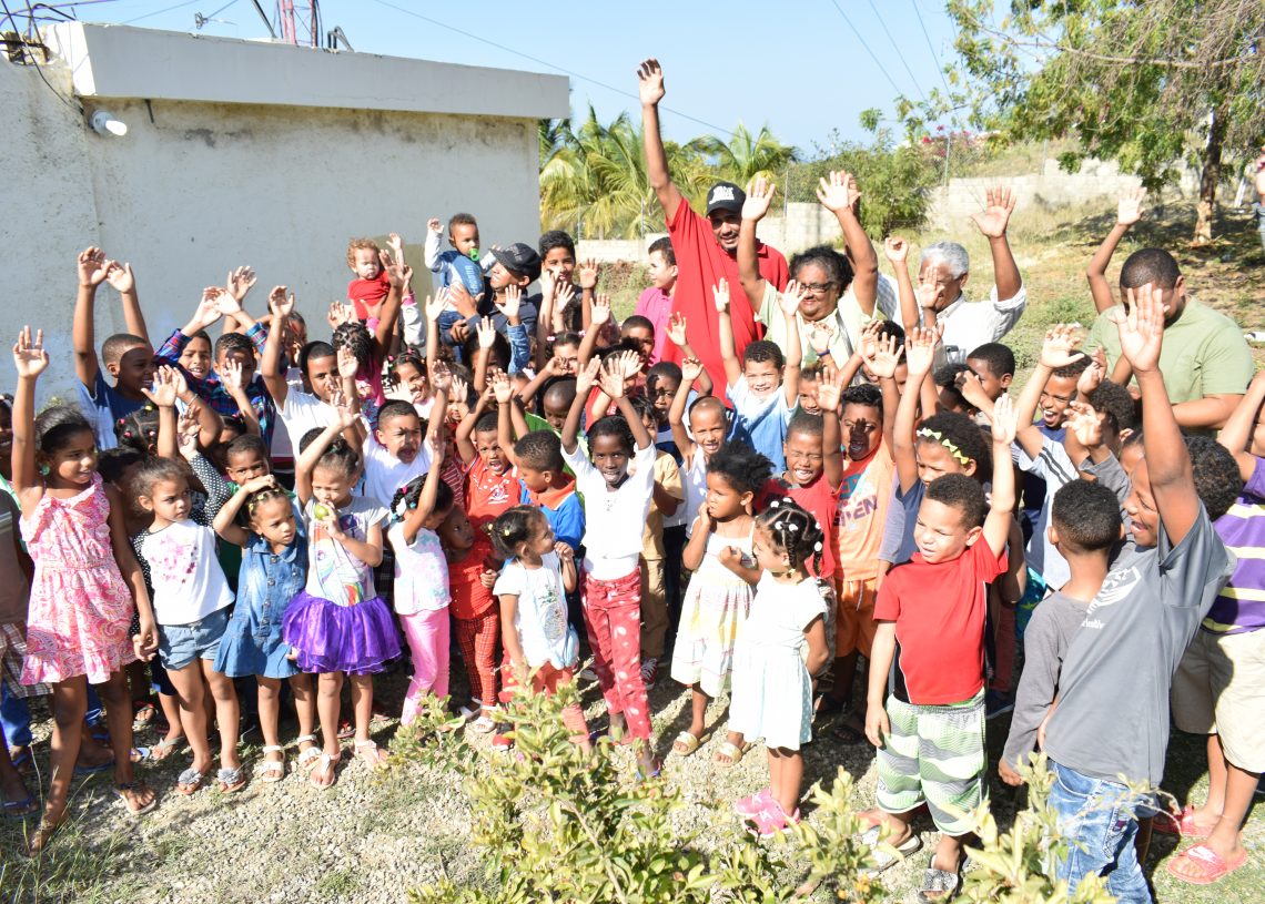 Día de Reyes Magos,  Ministro Miguel Mejía entregó cientos de juguetes a niños de Montecristi