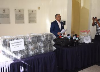 BARAHONA: DNCD ocupa 108 paquetes de cocaína y arresta a cuatro narcos