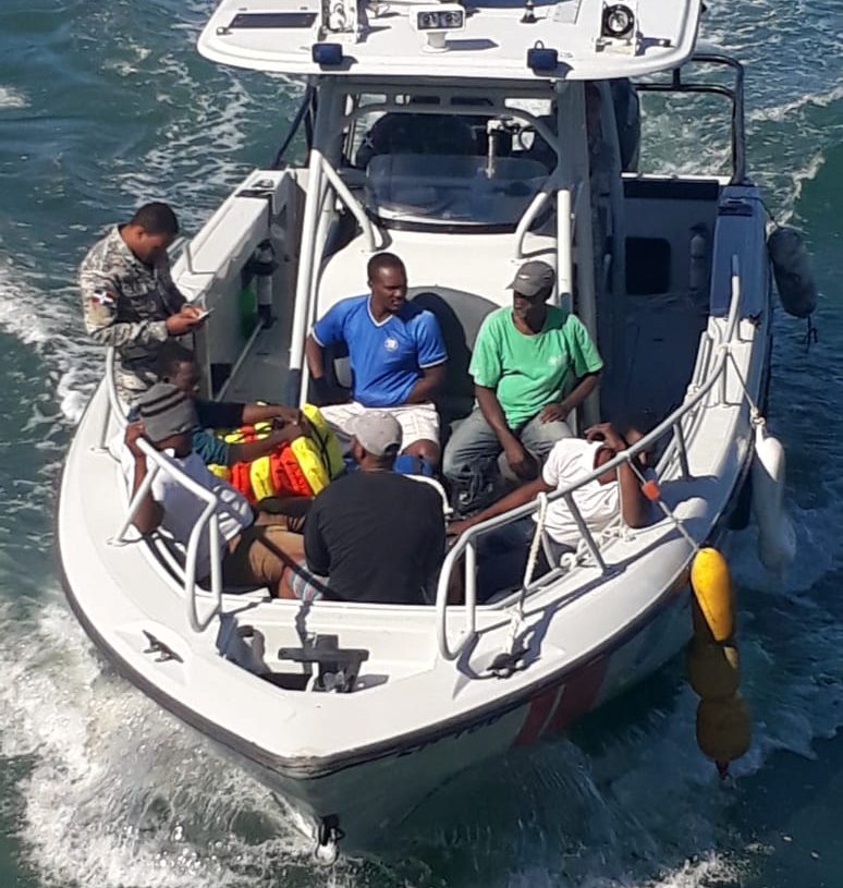 Pescadores a la deriva en el Atlántico fueron rescatados por Guarda Costa Norteamericano