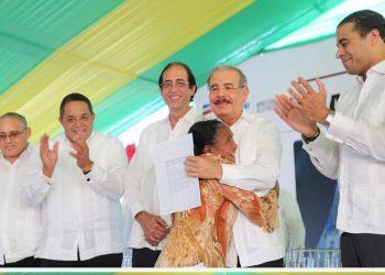 En primera semana 2019 Danilo visitó 5 provincias y entregó más de 3000 títulos definitivos de propiedad