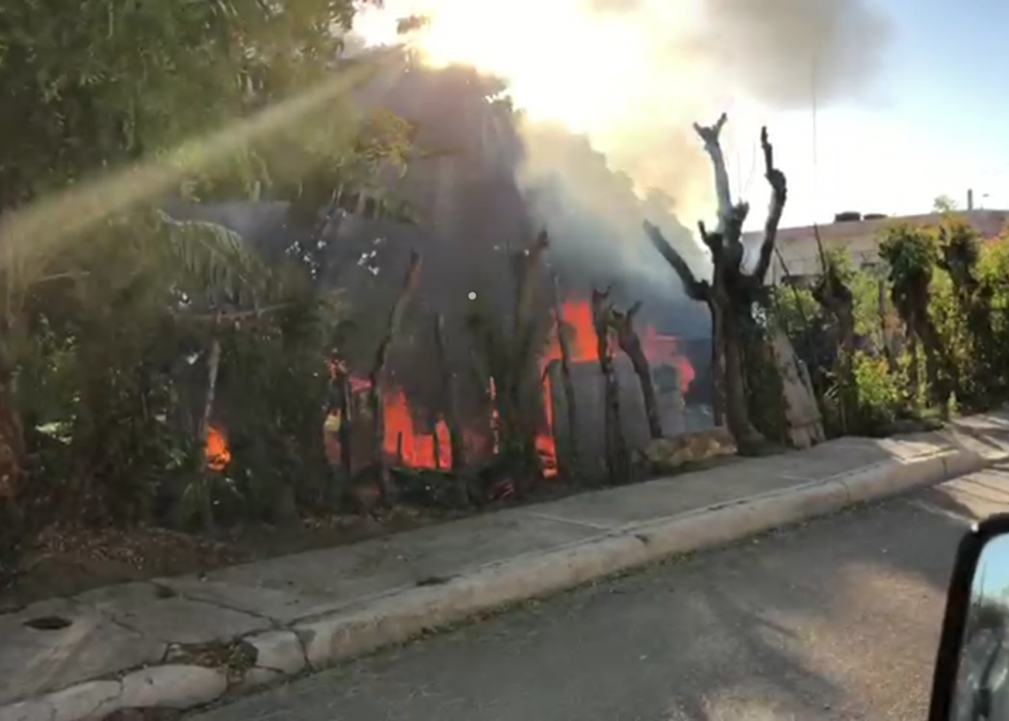 Un incendio destruye una casa en Montecristi