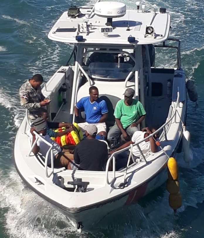 Pescadores a la deriva en el Atlántico fueron rescatados por Guarda Costa Norteamericano