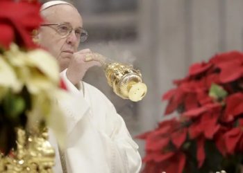 El papa llama a imitar generosidad y humildad de los tres Reyes Magos