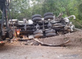POLO: Un muerto y un herido tras volcarse un camión en Cañada Honda