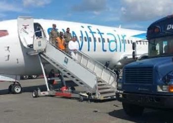 Llega a RD primer grupo de dominicanos deportado desde Estados Unidos en 2019