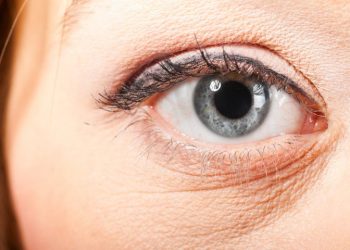 7 maneras de cuidar la piel alrededor de los ojos