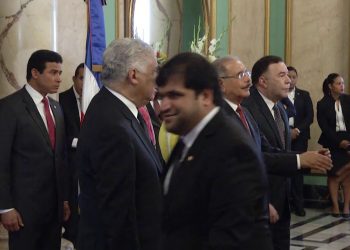 Presidente Danilo Medina y primera dama, Cándida Montilla, reciben saludos de Año Nuevo en Palacio Nacional