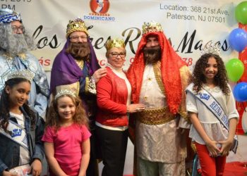 NUEVA JERSEY: Parada Dominicana lleva alegría a los niños el Día de Reyes