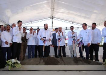 Danilo Medina da primer palazo Puerto de Puerto Plata; inversión de US$125 millones que permitirá acoger un millón de cruceristas al año