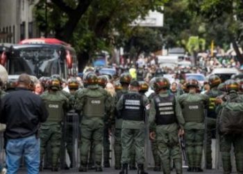 Detienen a 27 militares venezolanos involucrados alzamiento contra Maduro