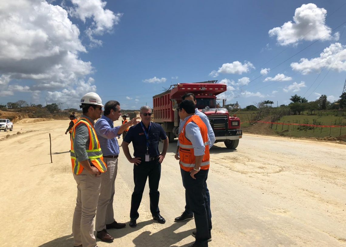 Ministro de Obras Públicas supervisa trabajos en el este
