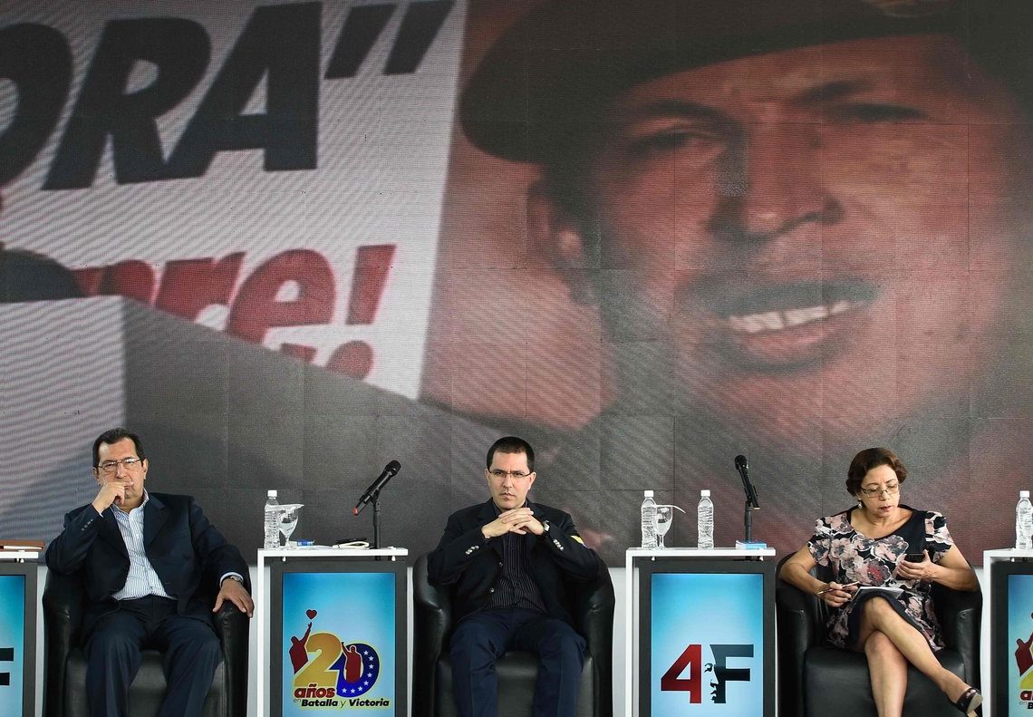 VENEZUELA: Chavismo advierte que tomará las armas para defender país