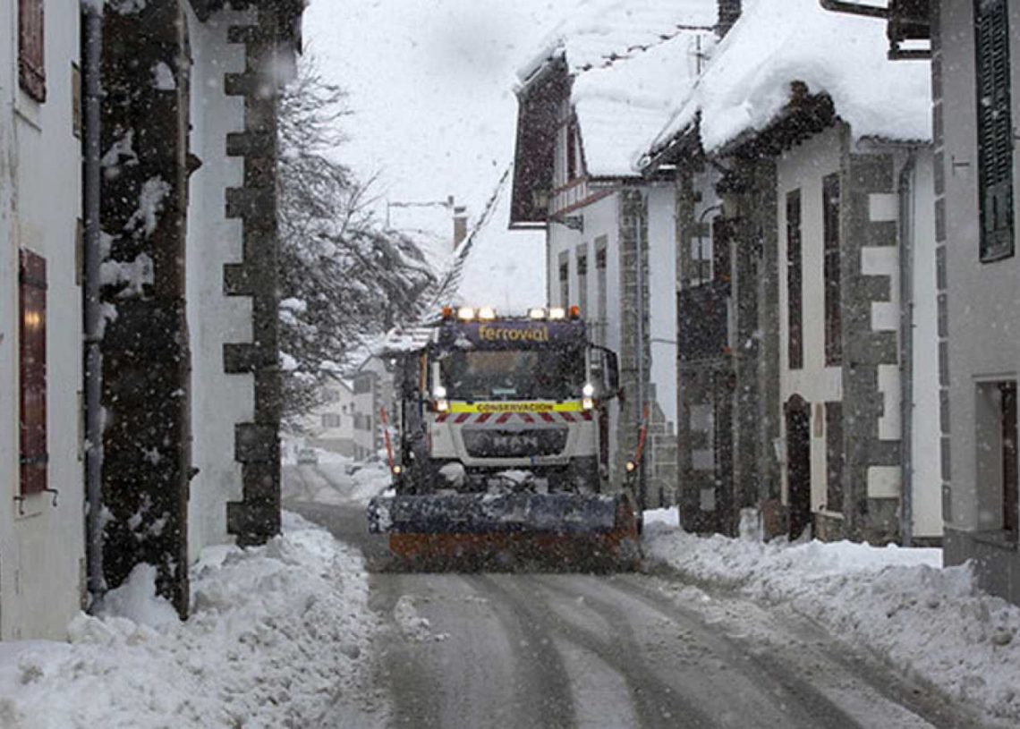 Tormentas de nieve cubren noroeste de EE.UU y obligan cancelación 200 vuelos