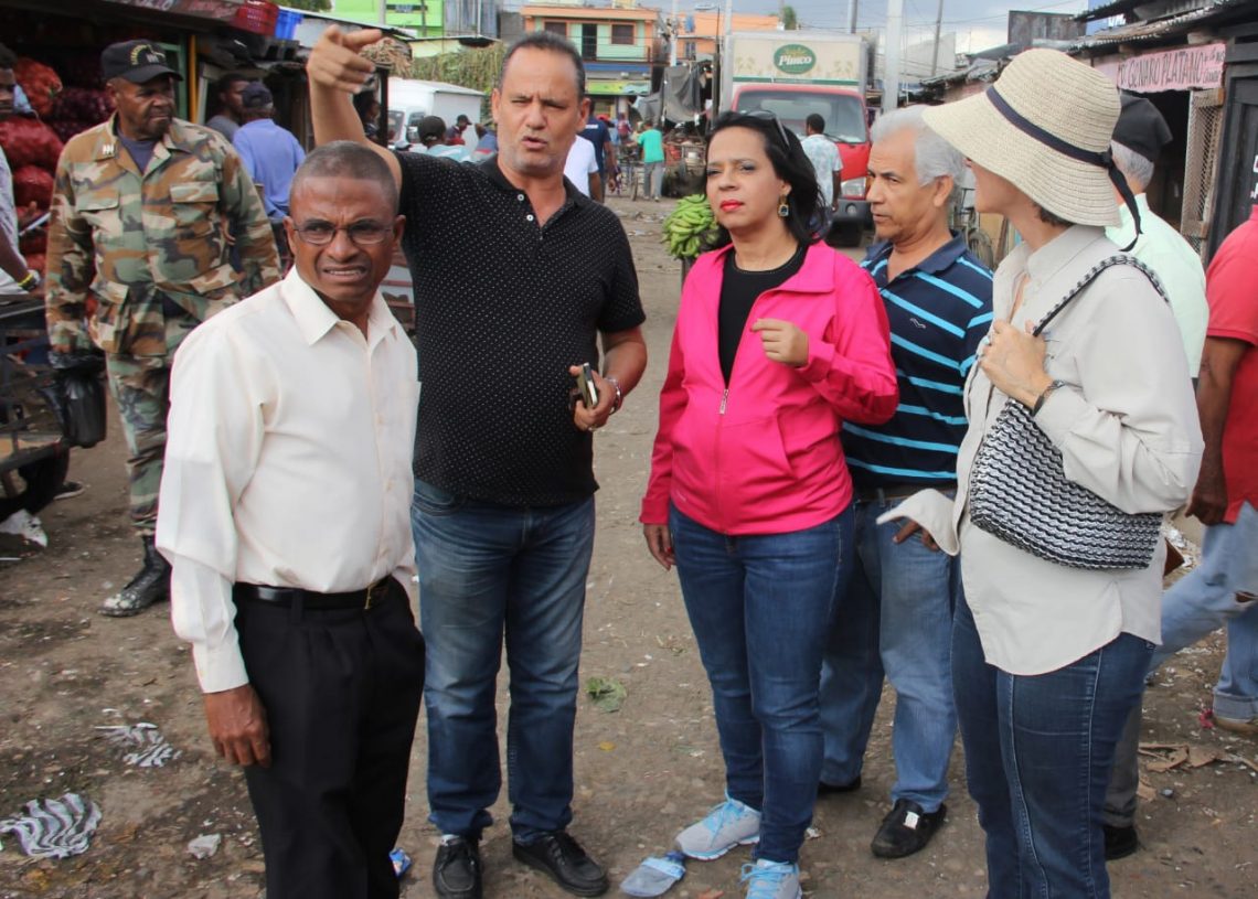 Pro Consumidor exige ayuntamientos intervengan “suciedad” en mercados SD