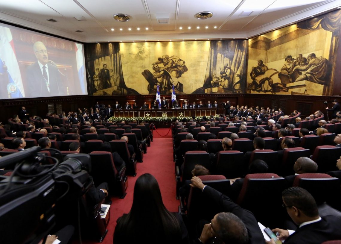 Danilo Medina anuncia proyecto modificación Ley Fideicomiso para aumentar tope precio viviendas bajo costo a RD$3.5 millones