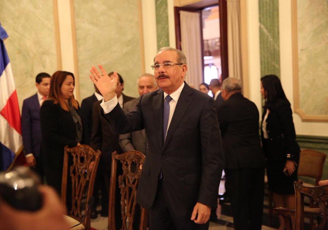 Presidente Danilo Medina asiste a charla del proyecto de atención primaria DOMINICARE.