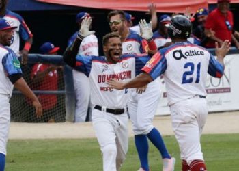 R.Dominicana gana a Panamá y queda líder en la Serie del Caribe