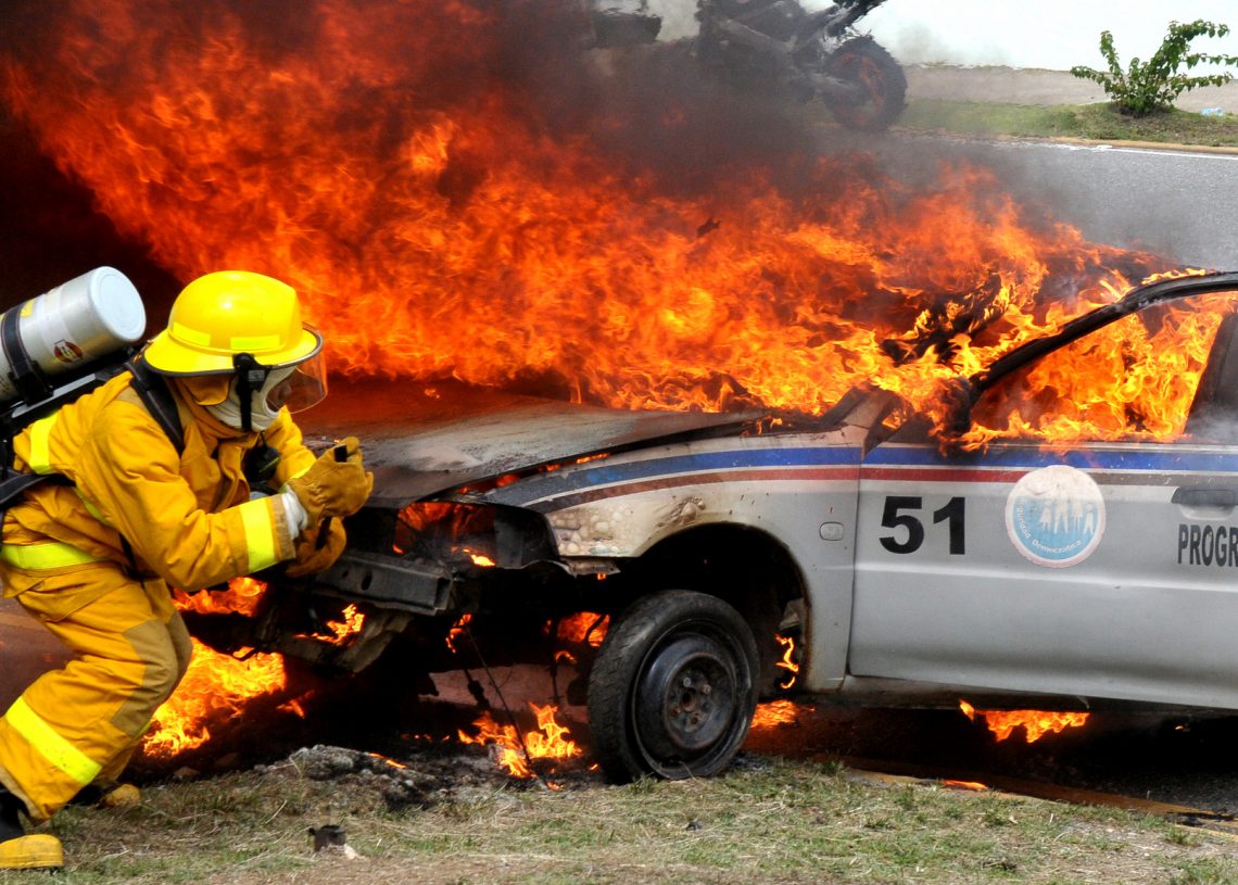 Danilo agradece “generosa y valiente entrega” de bomberos. Gobierno trabaja para proporcionarles una vida digna y mejorar equipamiento