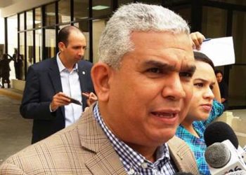 Leonelistas arremeten contra Adriano Sánchez Roa por promover reforma