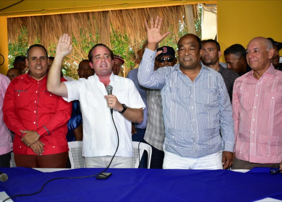 Senador José Ignacio Paliza juramentó a Moreno Arias en el PRM