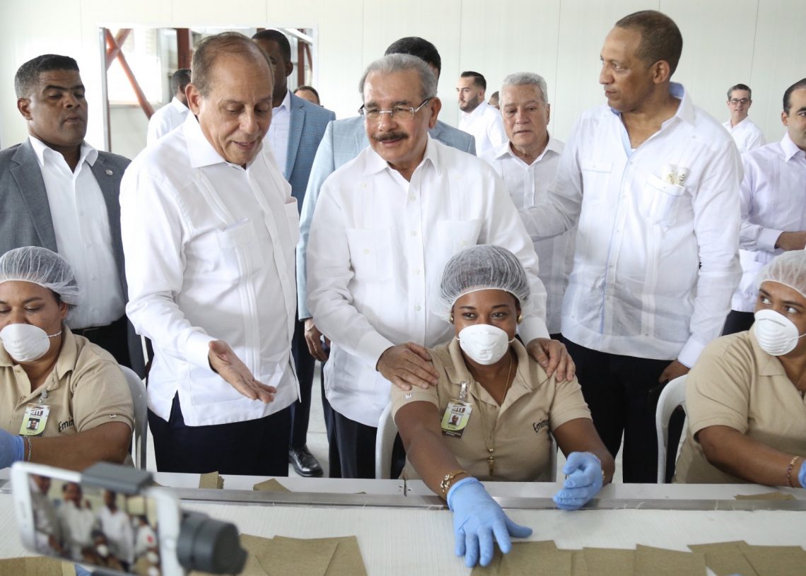 En Navarrete, Danilo Medina participa en inicio de operaciones parque zona franca EMIMAR cuya inversión supera los 400 millones de pesos