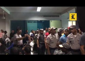 Decenas de oficiales se quejan en el Palacio de la Policía de que no fueron ascendidos