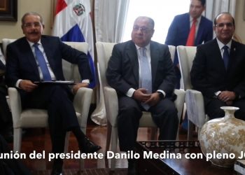 Presidente Danilo Medina se reúne con pleno JCE; recibe explicaciones sobre sistema votación automatizada