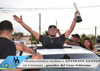 VIDEO| Cientos de Montecristeños reciben a ANTHONY SANTOS, primer bachatero con el máximo galardón de los Premios Soberanos.