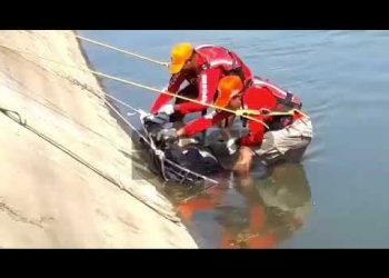 (VIDEO) Hallan cadáver de mujer ahogada en canal de Santiago