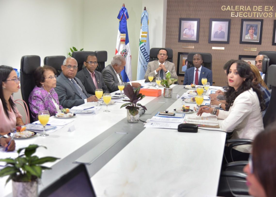 Ministro de Educación encabeza sesión directiva del INAFOCAM; destacan avances en formación docente