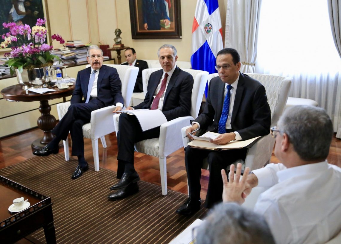 Presidente Danilo Medina da seguimiento a construcción de escuelas y estancias infantiles