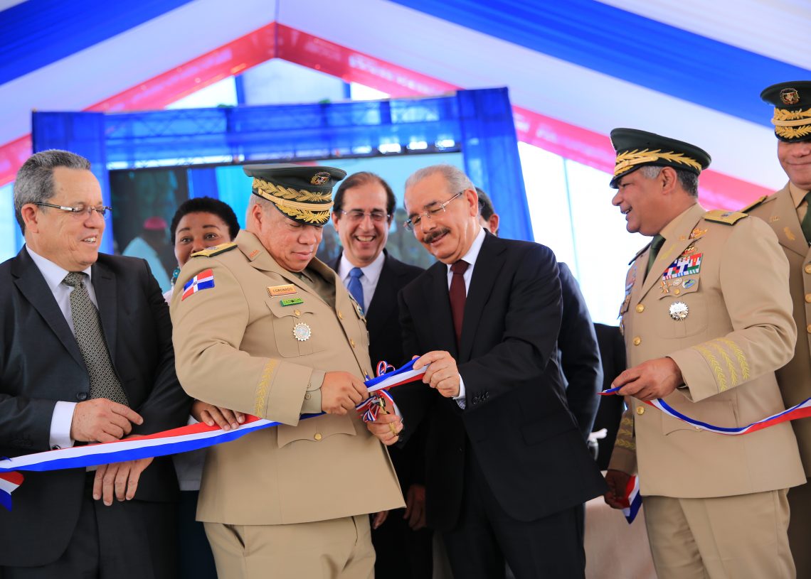 Presidente Danilo Medina entrega Escuela Vocacional en Santo Domingo Norte. Ofrecerá formación técnica a más de 2,300 jóvenes