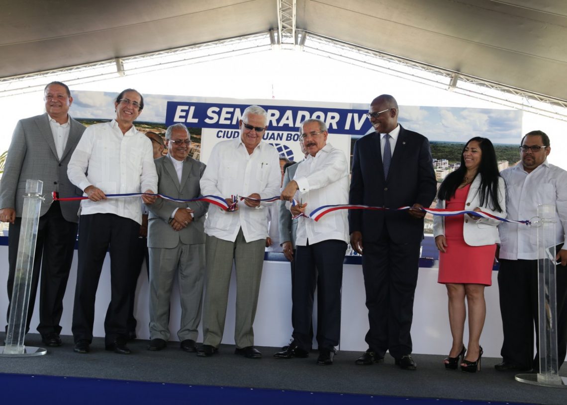 El Sembrador IV ofrece 464 apartamentos en Ciudad Juan Bosch. Danilo Medina asiste al acto