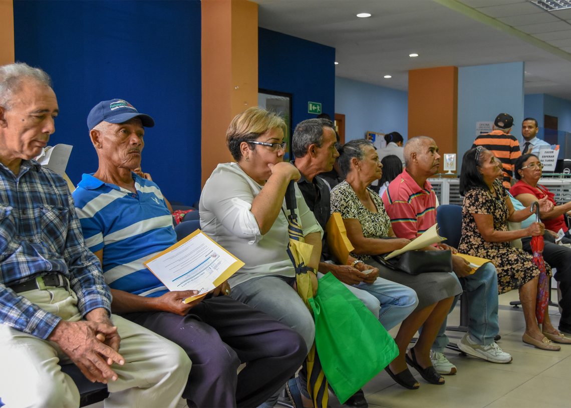 Anuncian que 12 mil pensionados cobrarán por INABIMA a partir de este mes