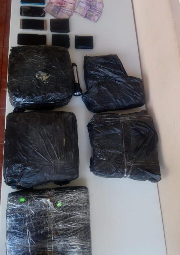 CESFRONT OCUPA SUPUESTA DROGA EN PEDERNALES