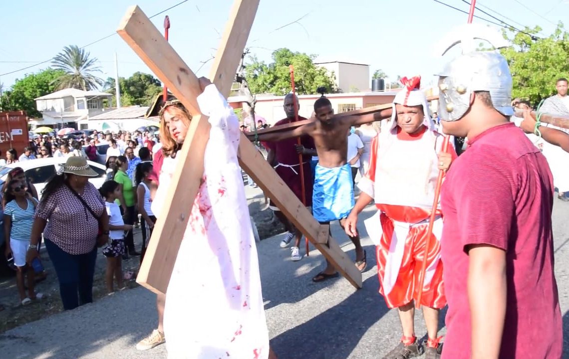 Alcalde Luis Méndez, participa en actividades cristianas y se compromete a colaborar
