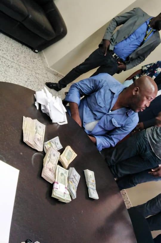 Aduana detiene haitianos en la frontera; le ocupa 50 mil dólares